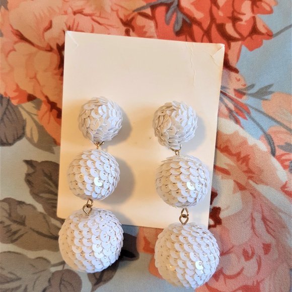 Luna Earrings - Picture 2 of 5